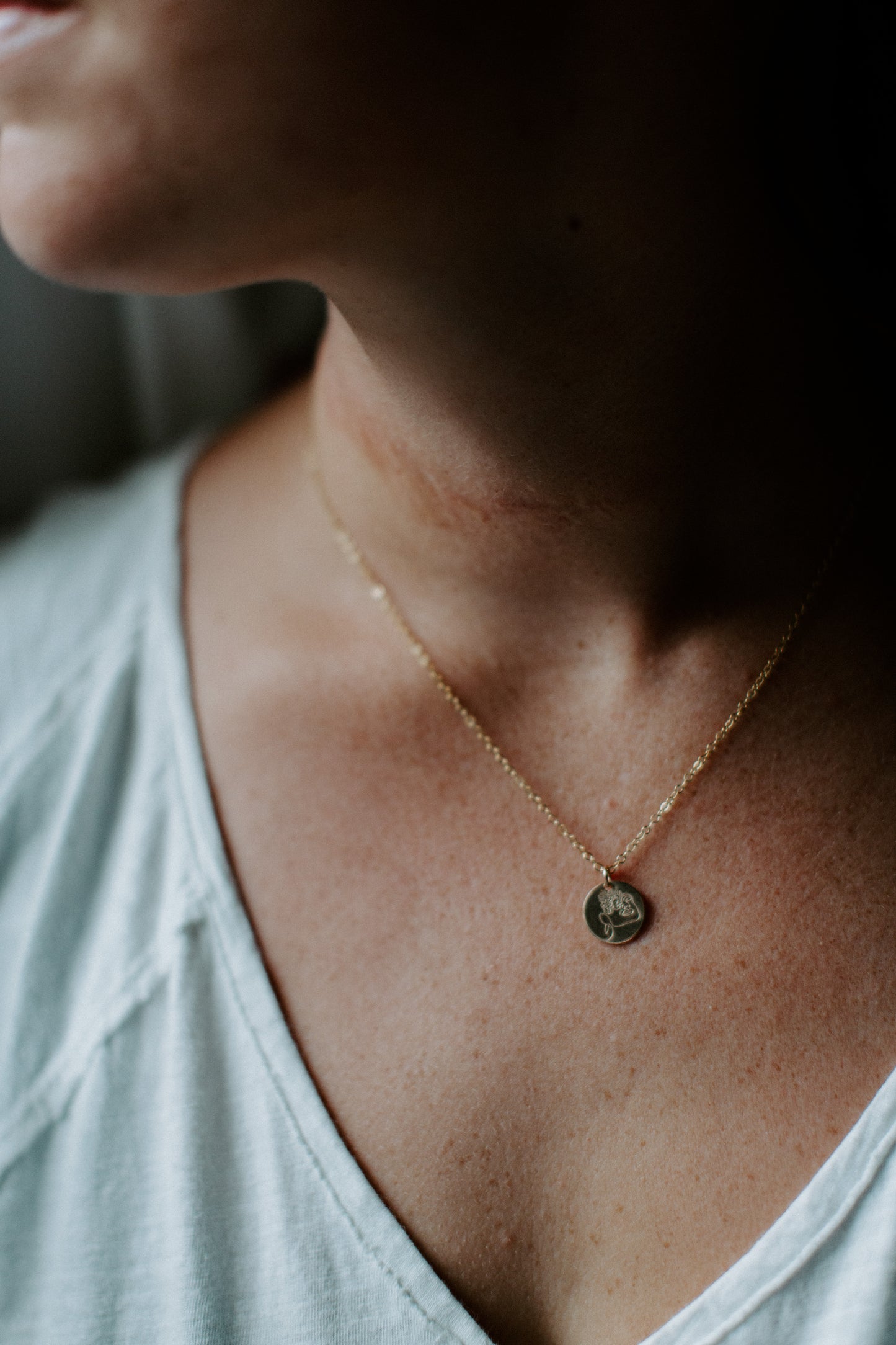 Small Round Blooming Face Necklace